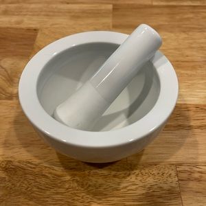 Small white porcelain Threshold Molcajete